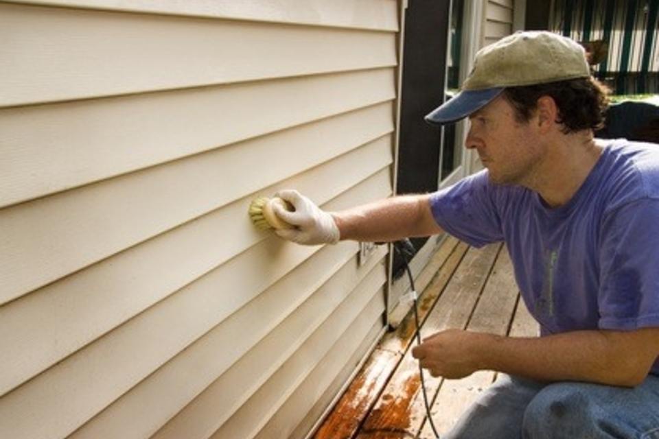 green-tips-to-removing-mold-from-your-siding